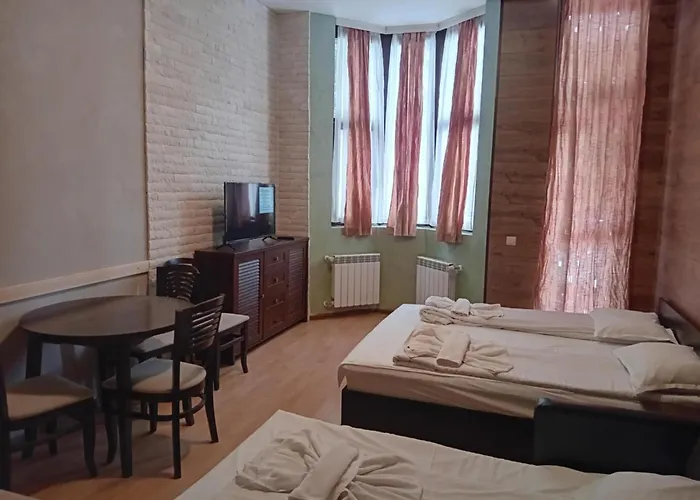 B&k In Flora Appart hôtel 3*